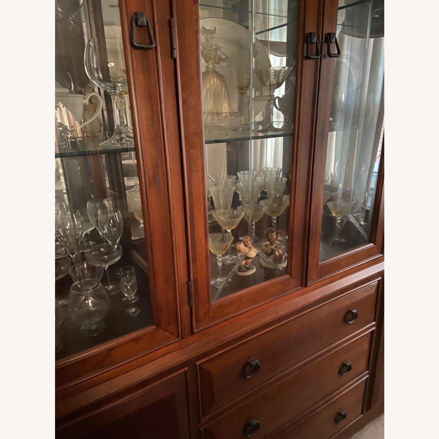 Huffman Koos Furniture Elegant China Cabinet - Aptdeco intended for How Elegant China Cabinet Styles Reflect Cultural Heritage and Contemporary Aesthetics