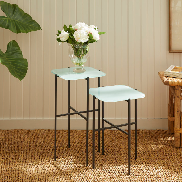 The Art of Choosing the Right Pedestal Table for Small Living Spaces